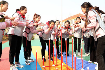 多彩活动迎“三八”